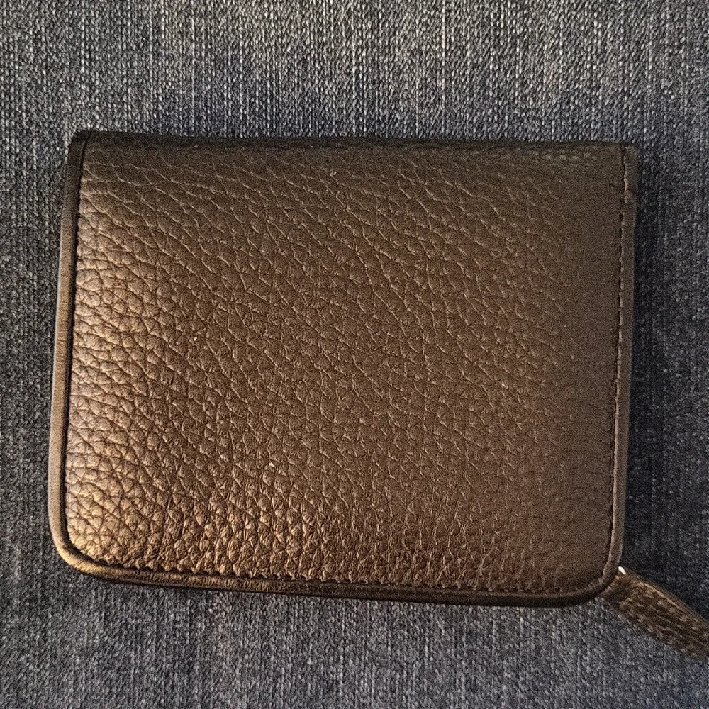 Black Leather Wallet with Decorative Button - Picture 2 of 8